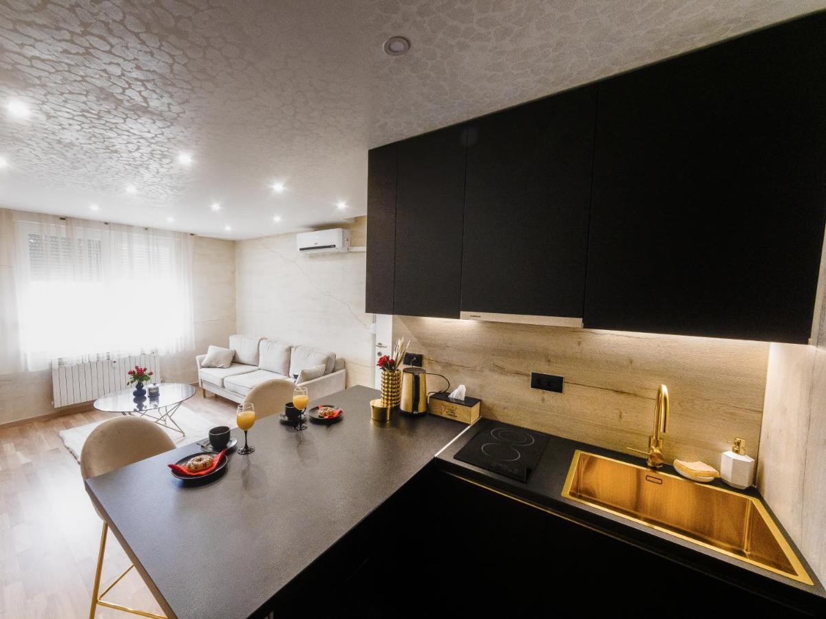 Apartman Stari Toranj II Apartment Vukovar Exterior photo